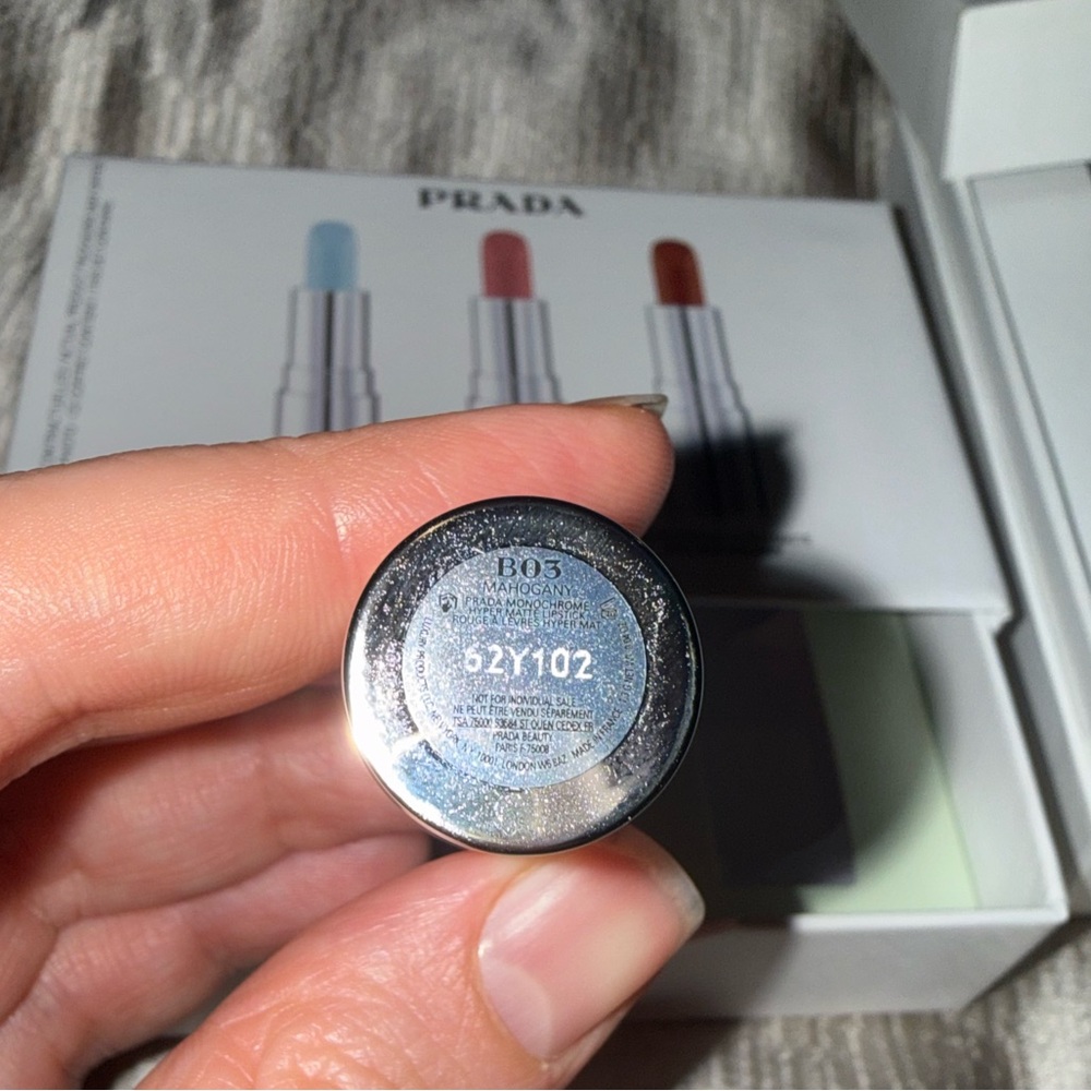 Byredo Bal D’Afrique, Mojave Ghost Travel Perfumes and Prada lipstick - Picture 9 of 10